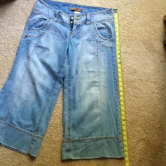Arden B Distressed Cropped Jeans - Picture 4 of 9